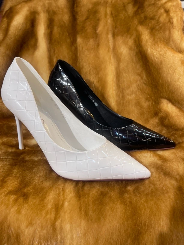 29-尖头细高跟细节单鞋气质爆款