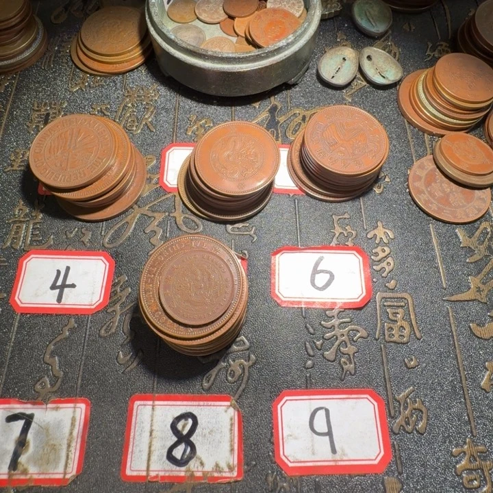 岛***人十三枚工艺制品铜币摆件