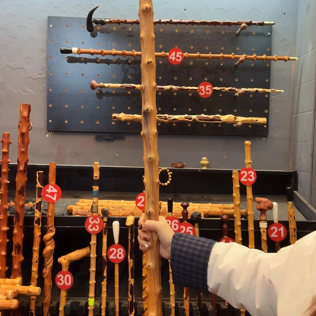 阿***杰80公分左右长，短棍