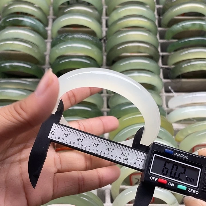 未镶嵌蛇纹石玉手镯40