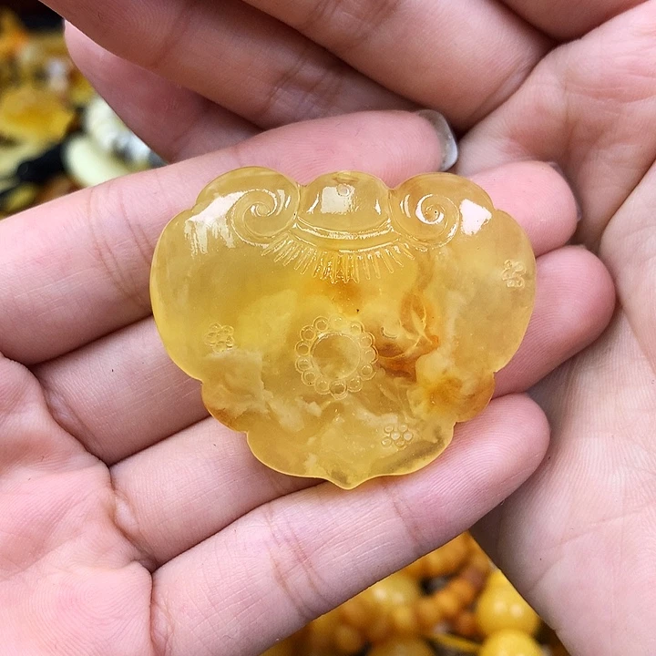 未镶嵌琥珀珠宝奇石