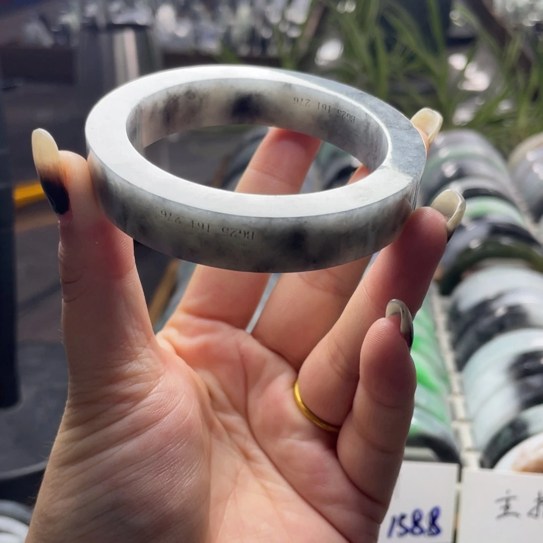 定制翡翠未镶嵌翡翠手镯