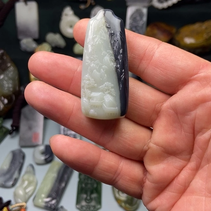 红***哥和田玉（糖玉）未镶嵌颈饰