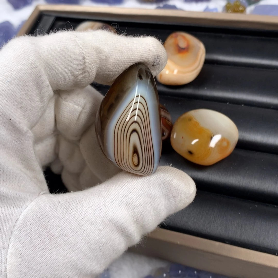 玛瑙吊坠未镶嵌狮*?缠丝玛瑙吊坠