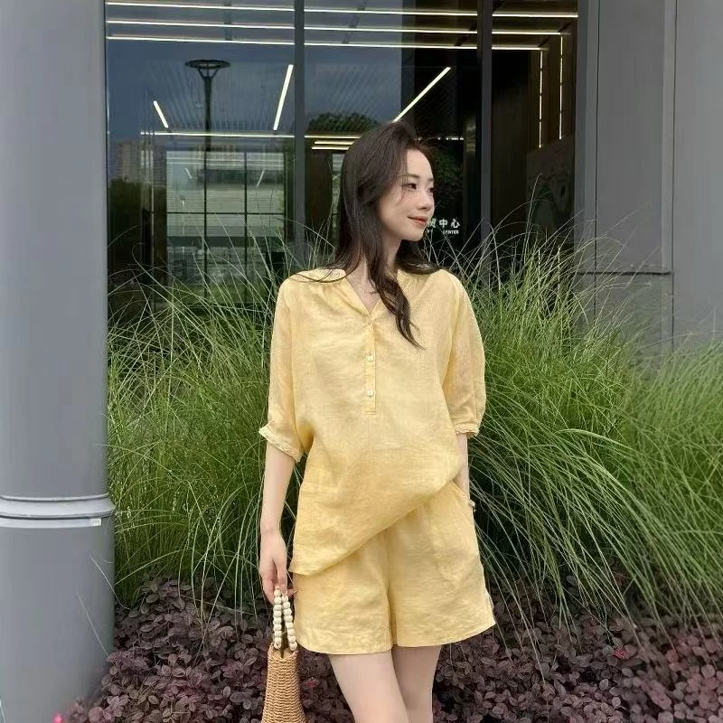 清冷松弛感穿搭套装女新款韩版休闲鹅黄色简约衬衫短裤两件套