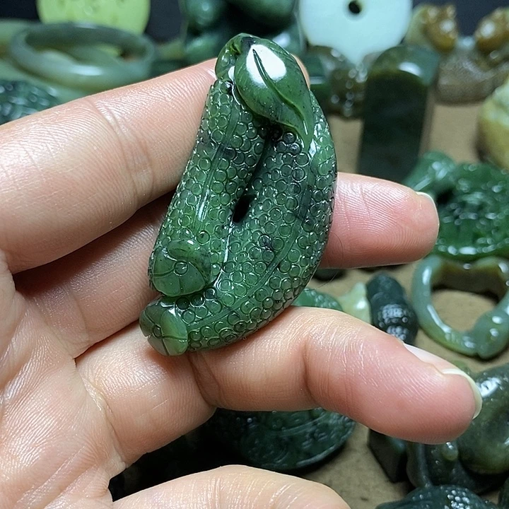 和田玉未镶嵌颈饰