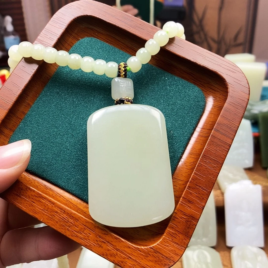 颈饰未镶嵌和田玉