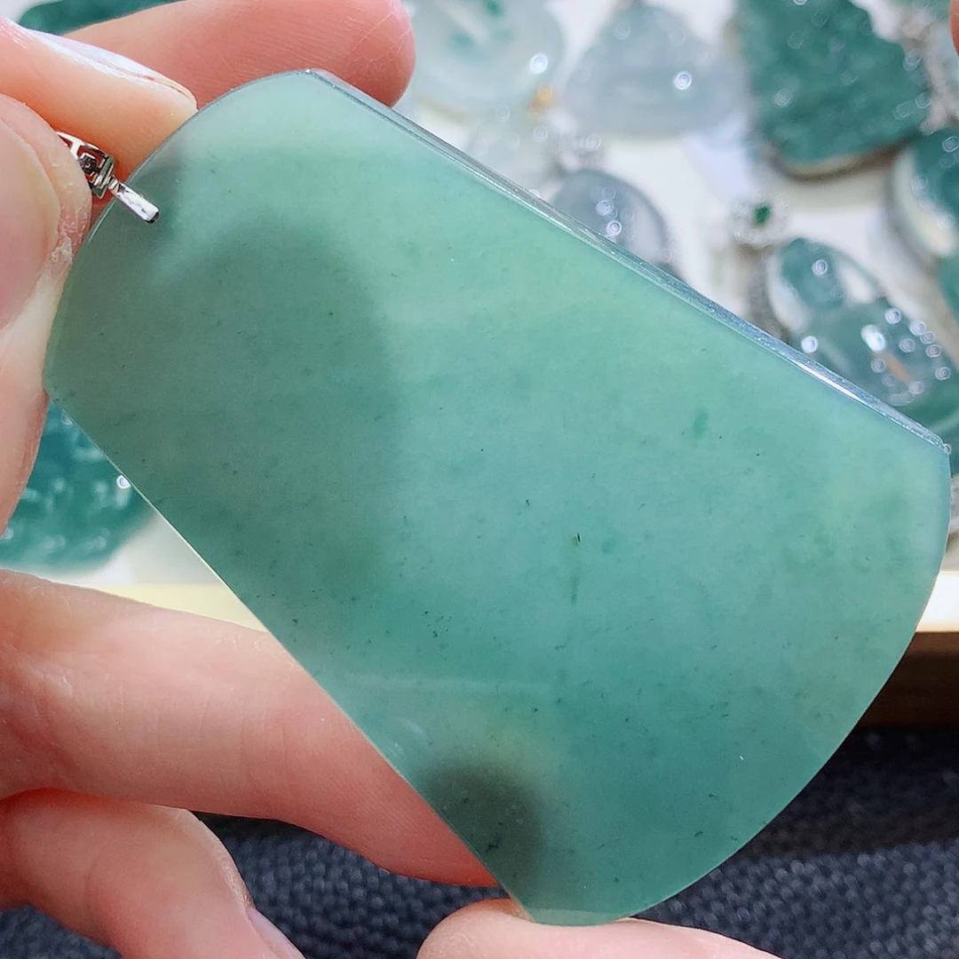 翡翠挂件18K金镶嵌翡翠