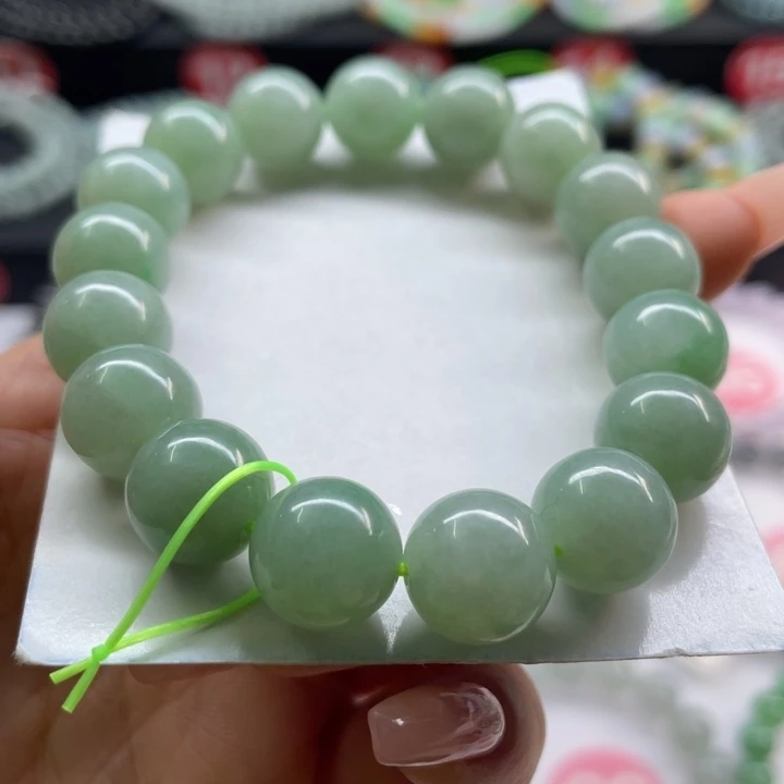 未镶嵌手链翡翠?*芳卡12