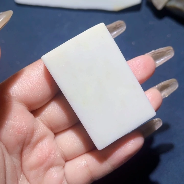 和田玉（糖玉）未镶嵌珠宝奇石