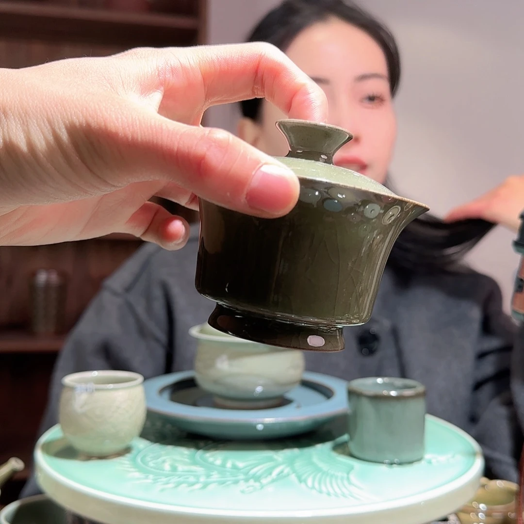 两才盖碗老气横秋