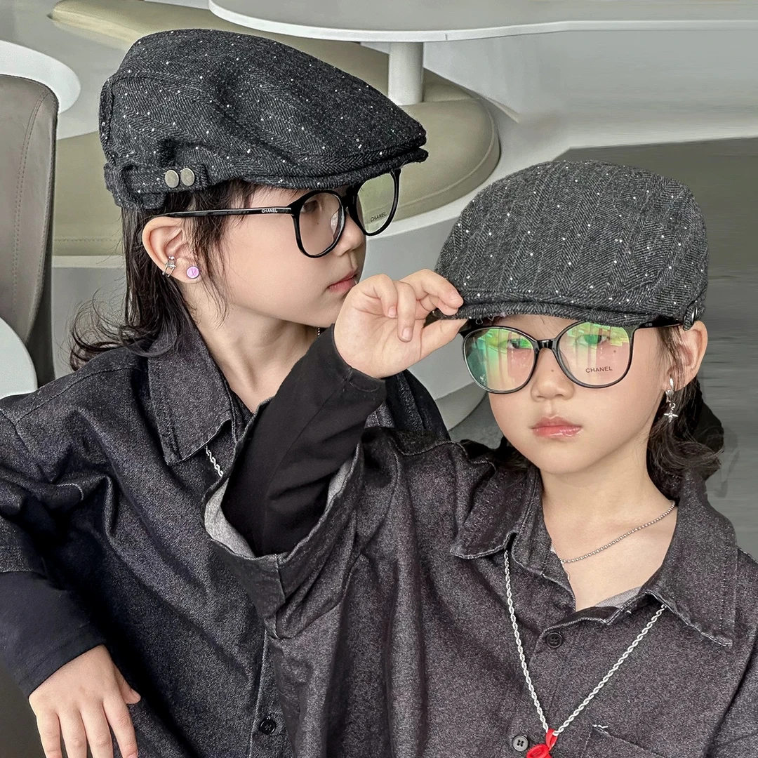 儿童前进帽2025新款秋冬季痞帅气炸街男女孩英伦亮片反戴贝雷帽潮