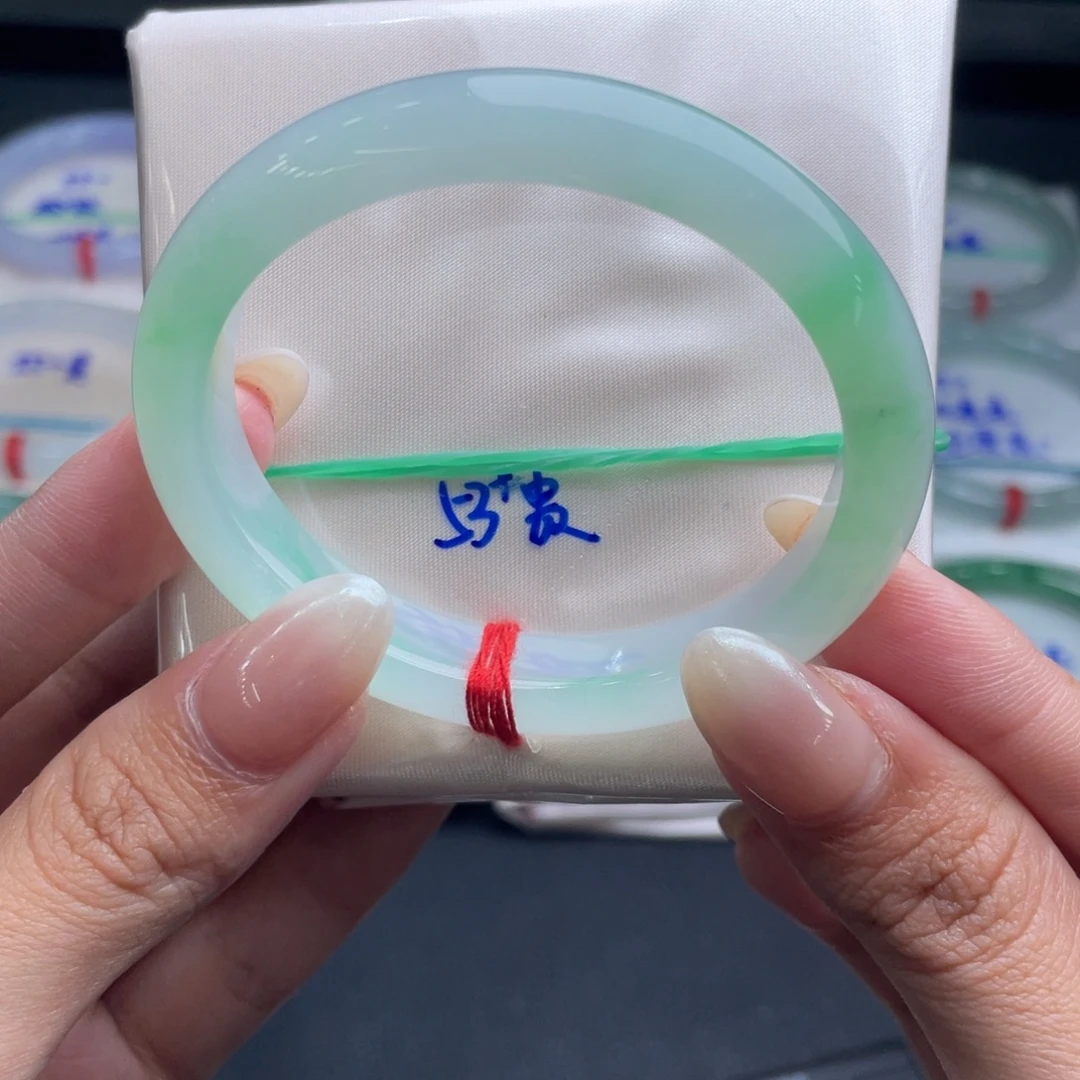 翡翠未镶嵌手镯65号