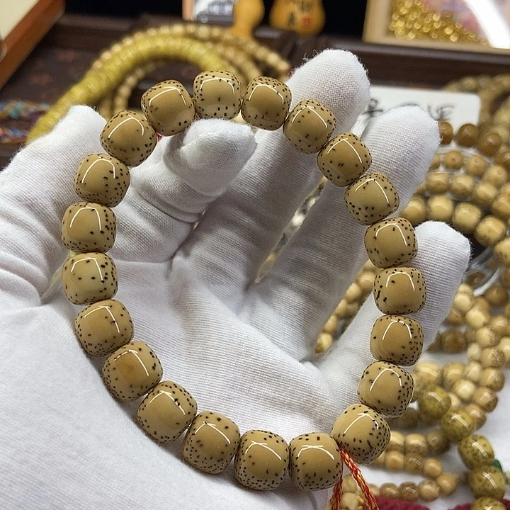 吊坠星月菩提大半壁A8888