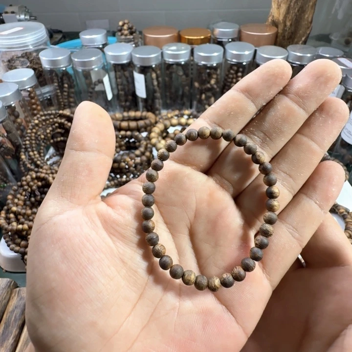 果***8沉香沉香碎屑奇楠沉香乌身圆叶卡0.5单圈圆珠99沉2.6克+