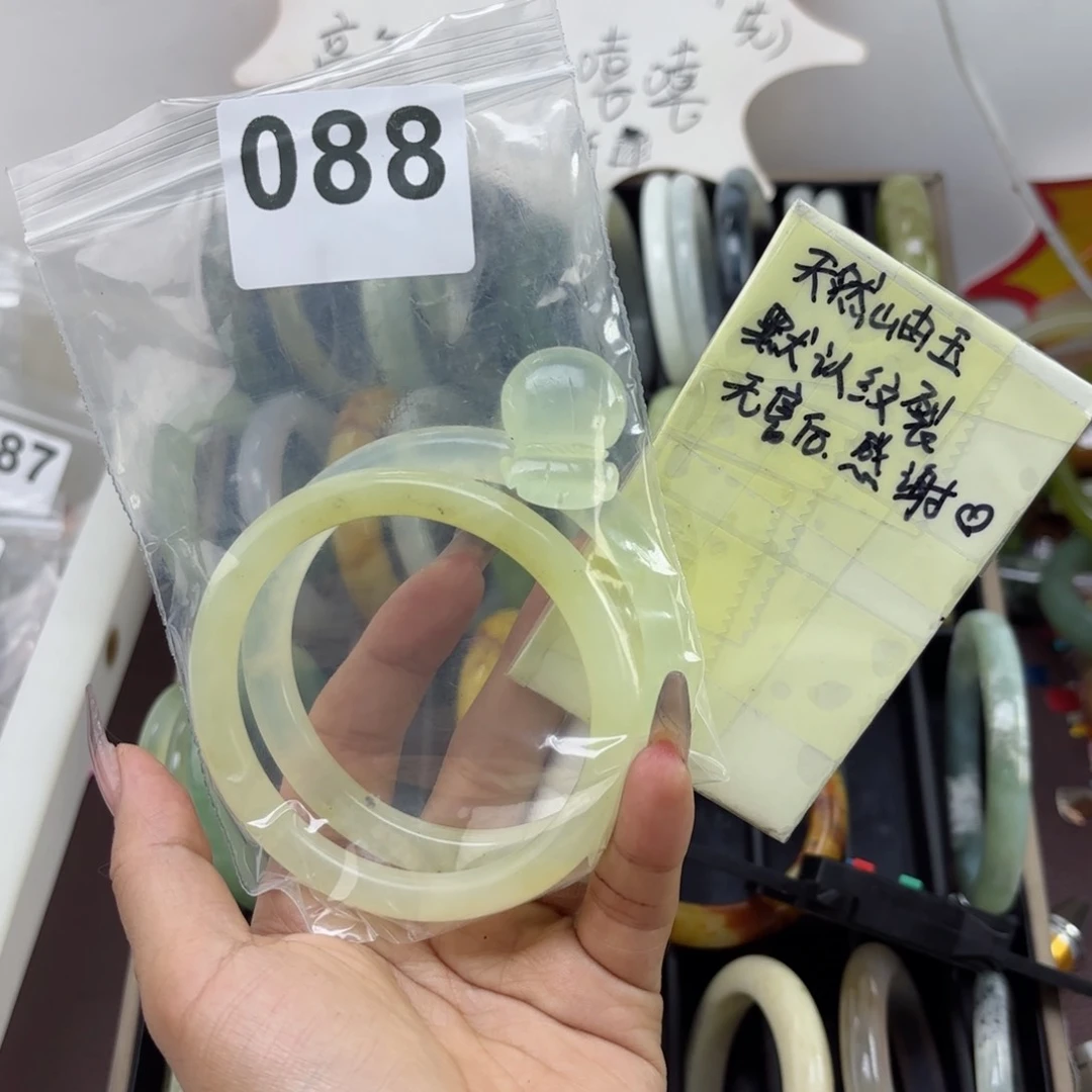 蛇纹石玉未镶嵌手镯仅****见