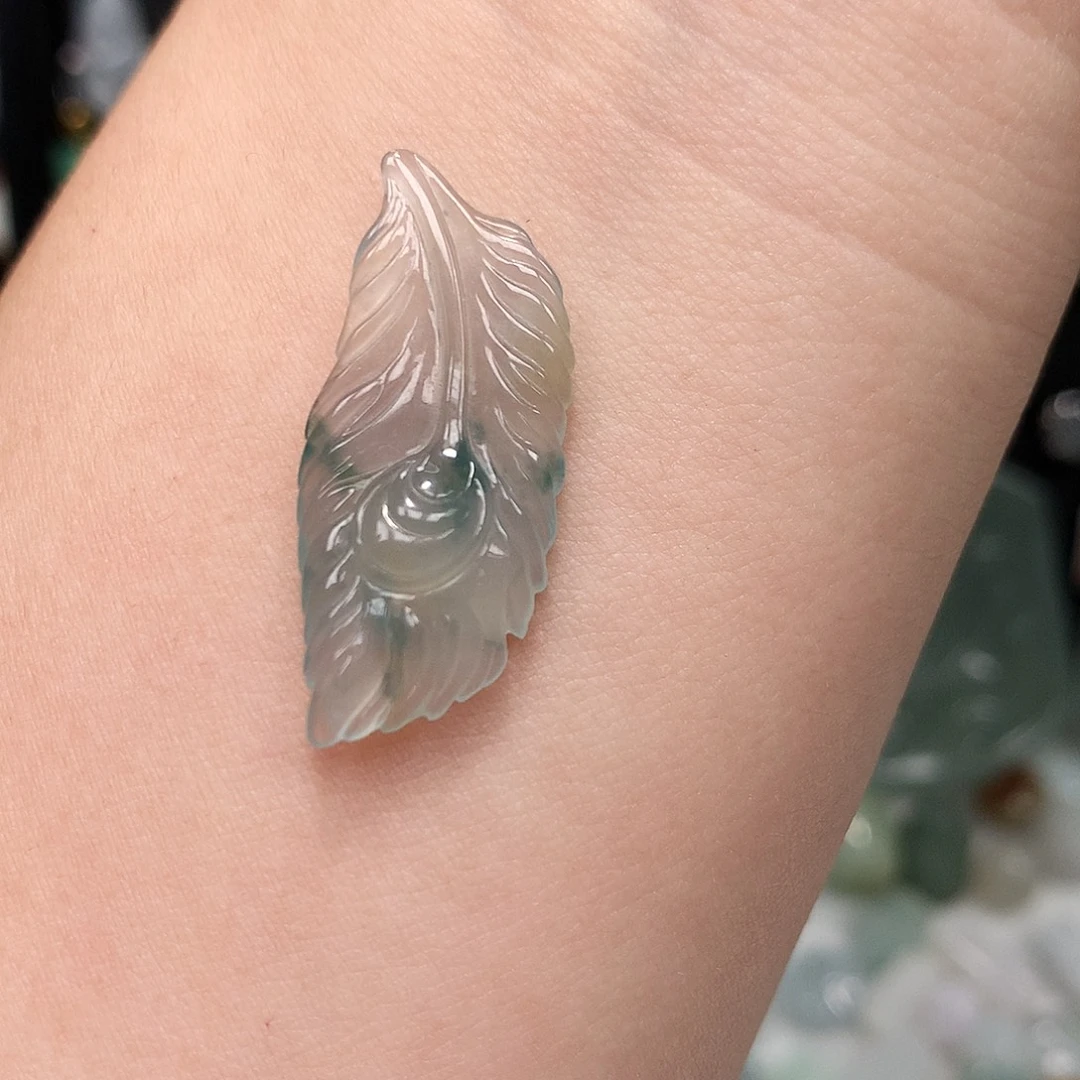 翡翠未镶嵌颈饰飘花孔雀羽毛