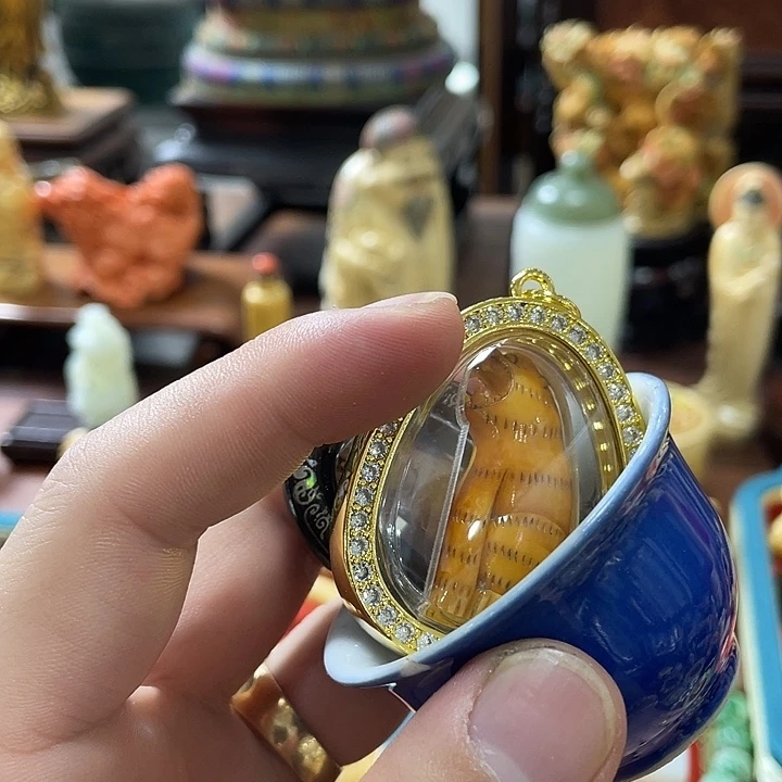 静***君瓷片精致雕刻工艺