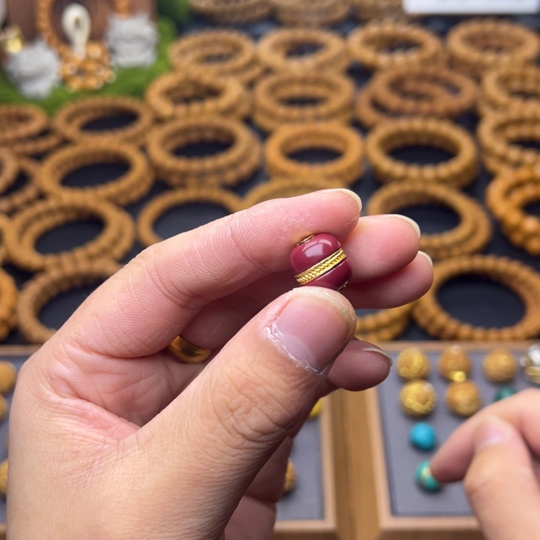 爱***闹吊坠猴头核桃汉堡