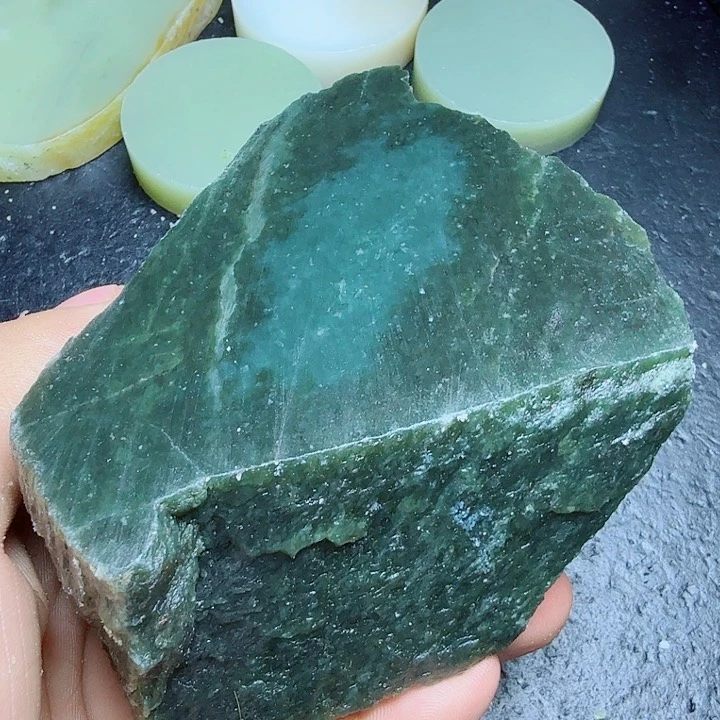 和田玉（糖玉）未镶嵌珠宝奇石