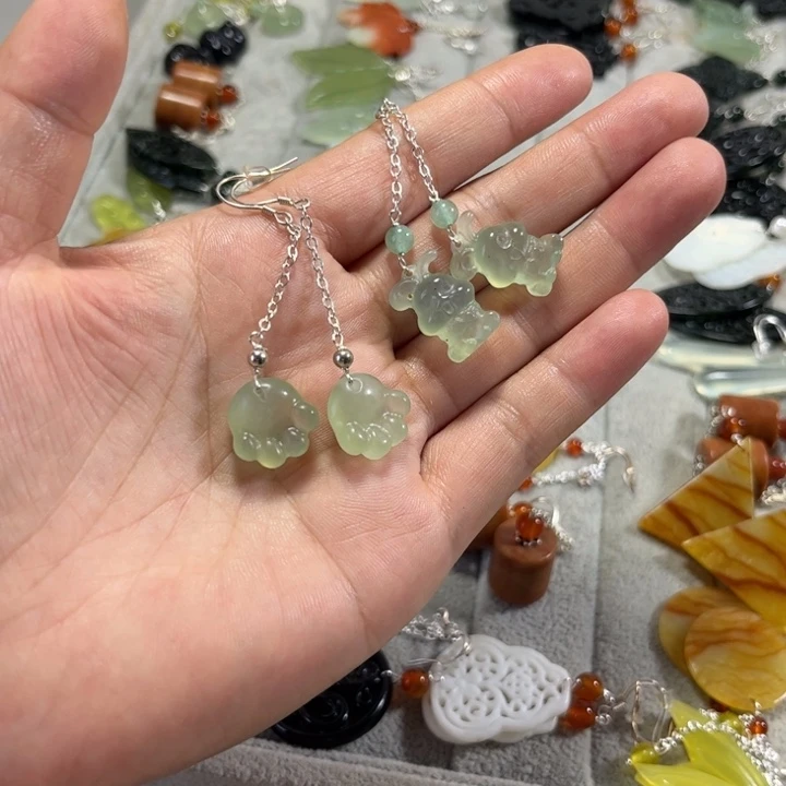 蛇纹石玉合金耳饰