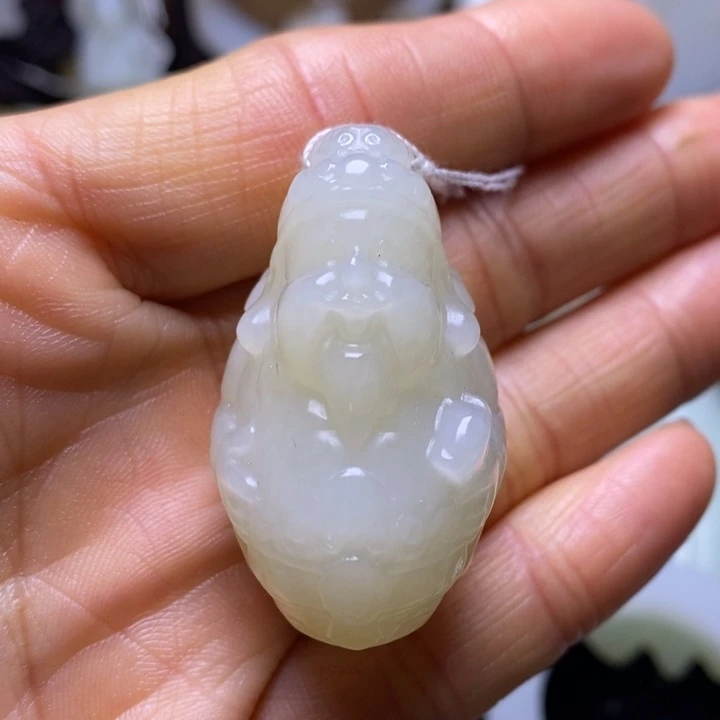 和田玉未镶嵌把件