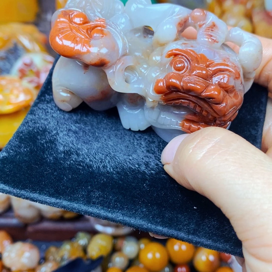 未镶嵌石英质玉（黄龙玉）颈饰