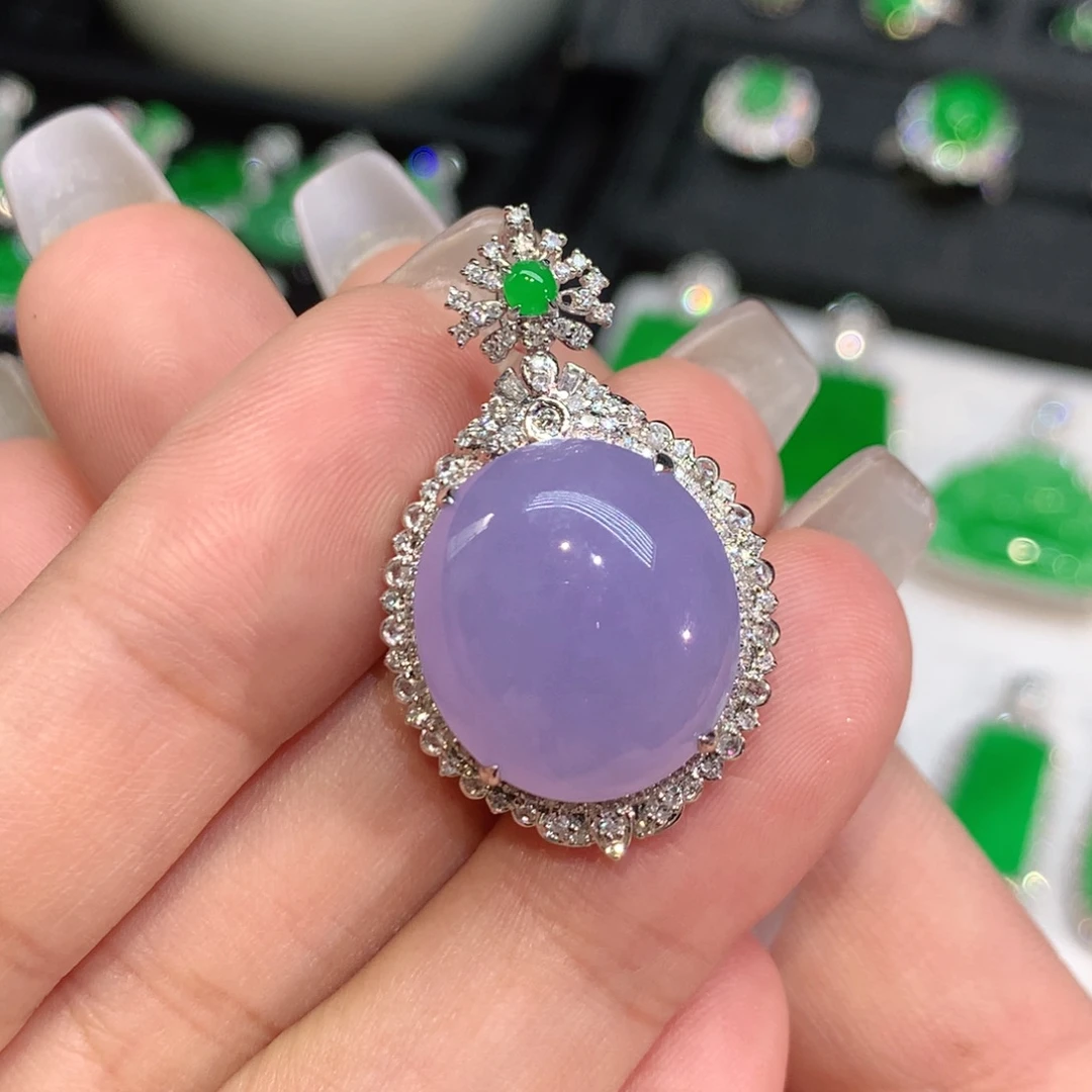 翡翠22K金镶嵌颈饰