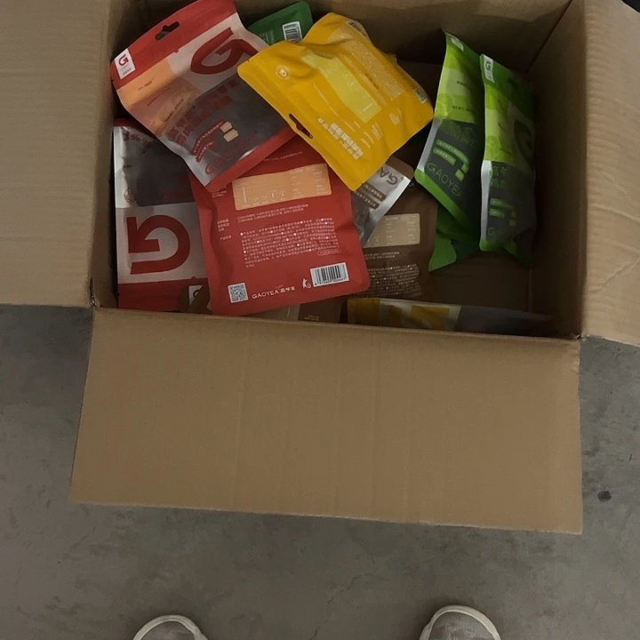 新***师诚实一口香蕉鸡*3包、高爷家薯片23包