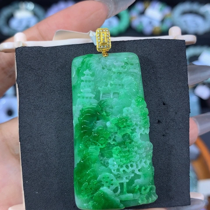 翡翠18K金镶嵌颈饰翡翠