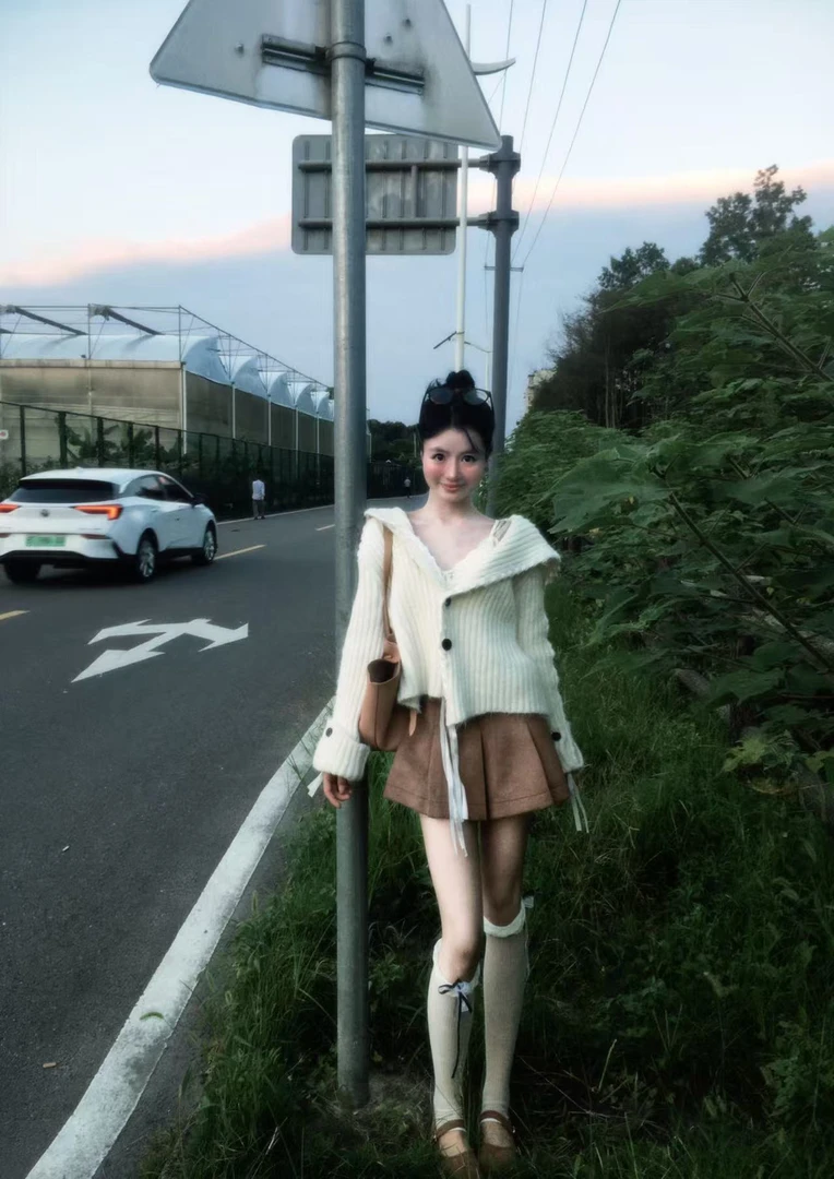 2025秋季新款慵懒风设计感飘带长袖针织衫女宽松显瘦上衣百搭短裤