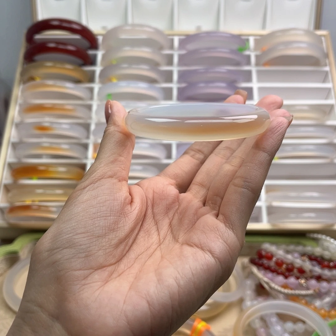 丞***.玛瑙/玉髓手镯未镶嵌