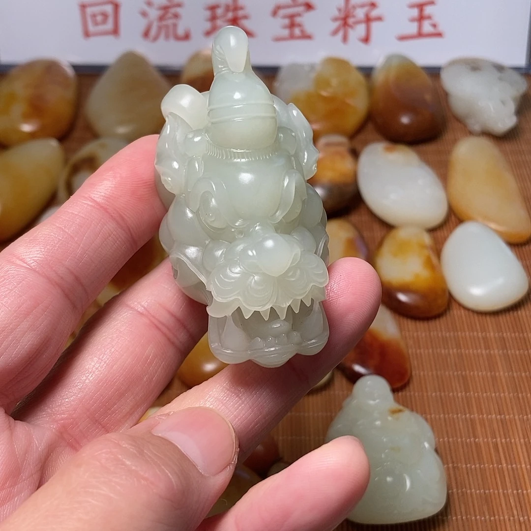 小***月和田玉未镶嵌颈饰