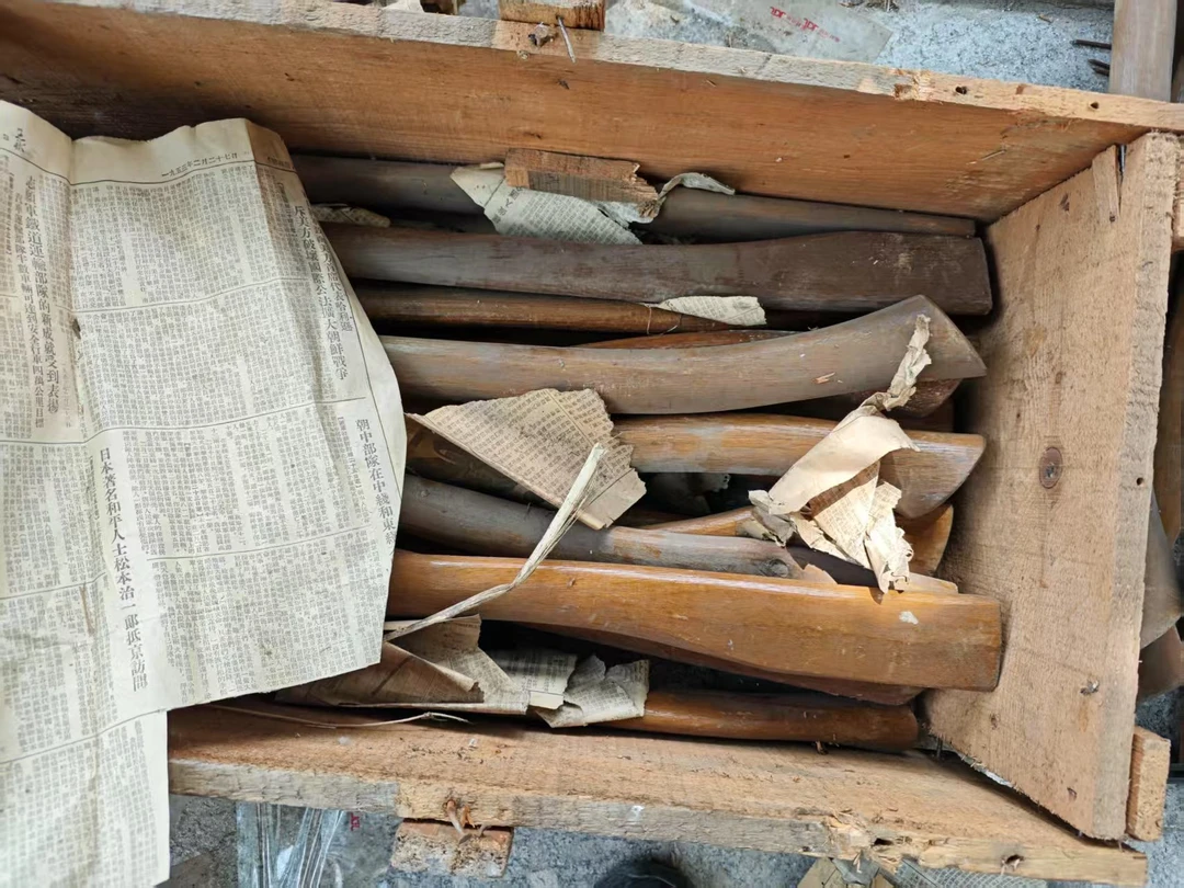 红色斧头+斧柄（木质1953年）套装（未组装，需自己组装）