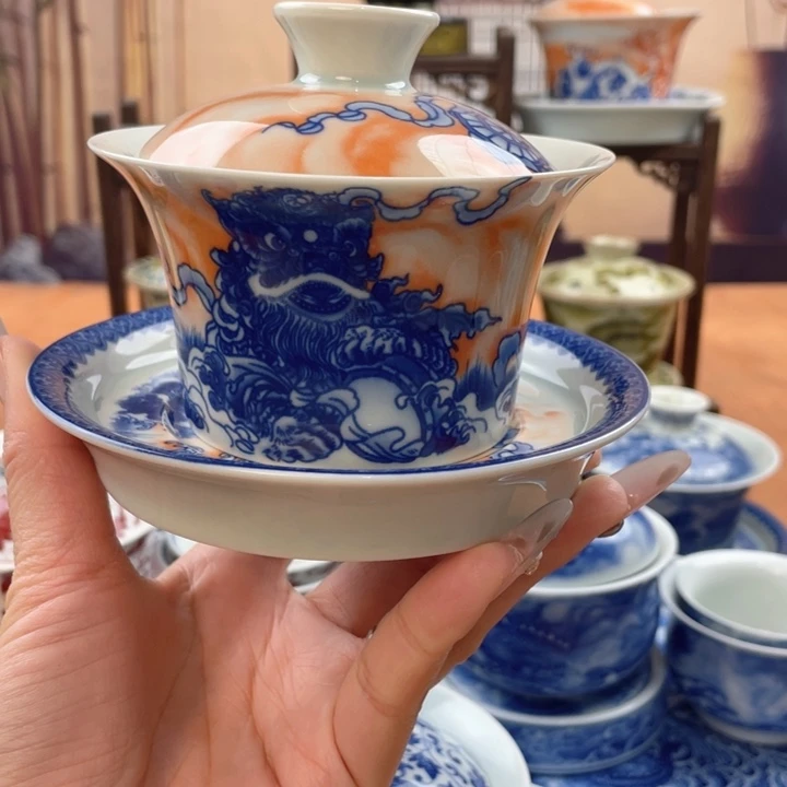 陶摆件凡红狮子绣球马蹄盖碗