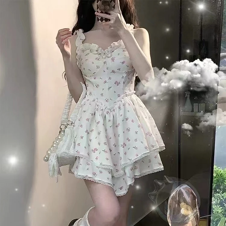 白色碎花吊带连衣裙辣妹性感纯欲风收腰显瘦蓬蓬裙甜辣风裙子套装