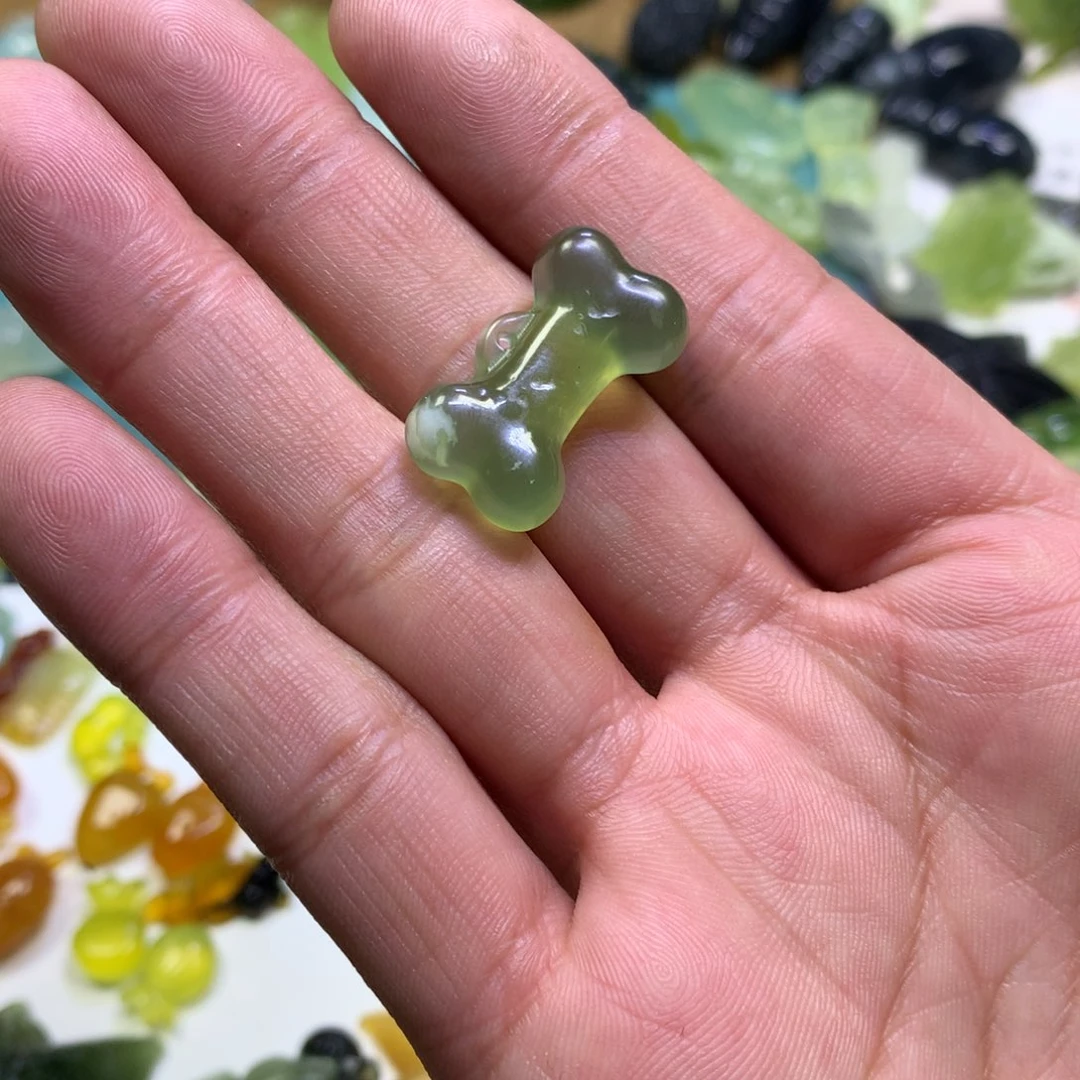 岫玉颈饰未镶嵌骨头