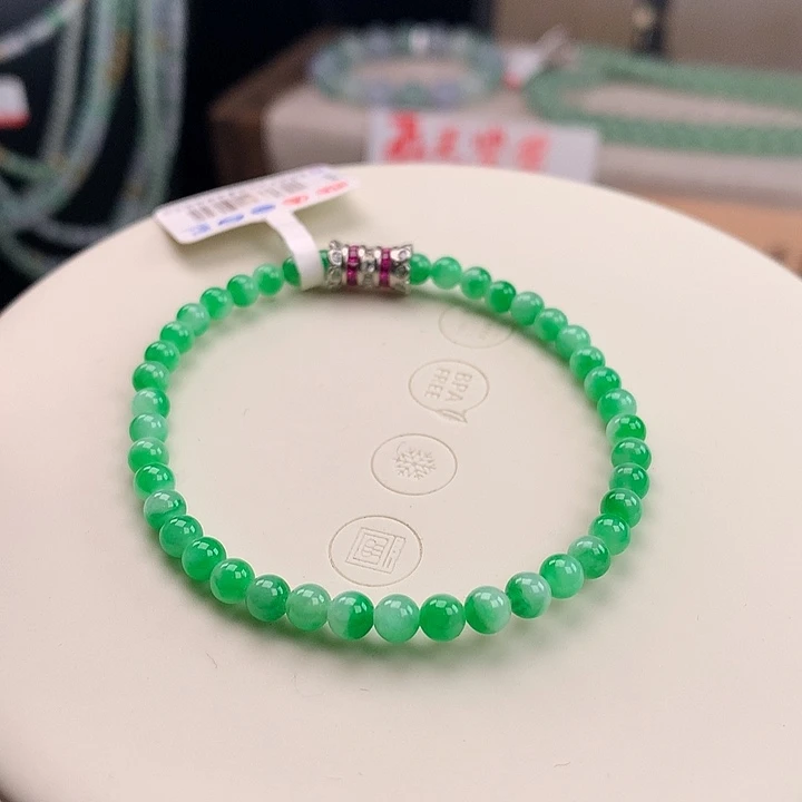 翡翠合金手链胶润果阳绿