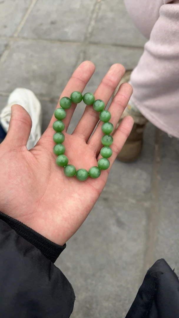 和田玉俄罗斯碧玉绿猫