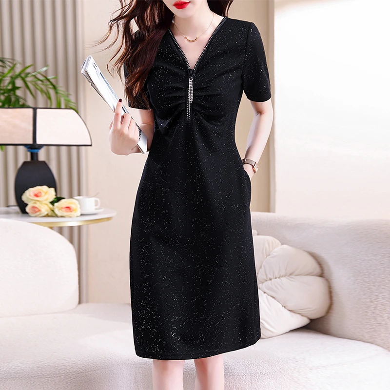 法式V领抽褶黑色优雅气质连衣裙2025夏季新款时尚收腰显瘦中长裙