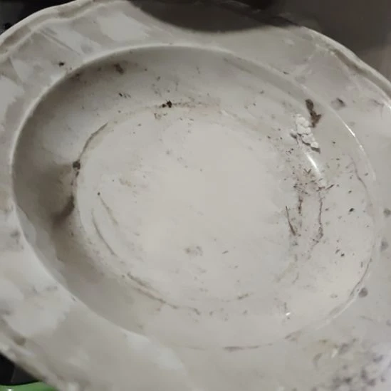 瓷发两个草帽浮雕盘子口径23……