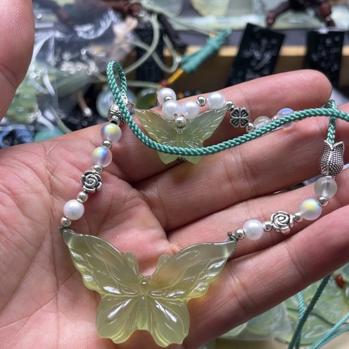 蛇纹石玉合金颈饰妍****）