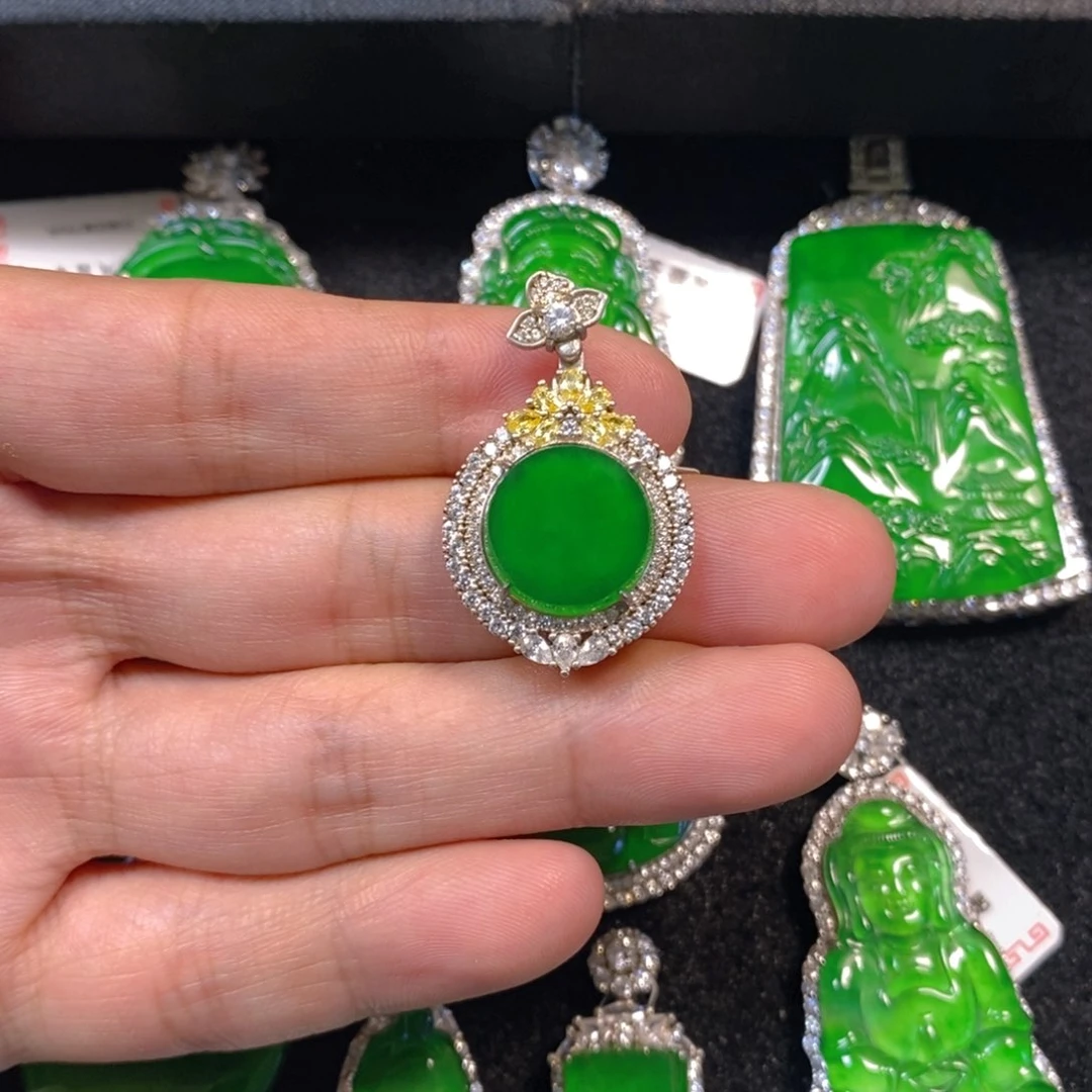 颈饰银S925镶嵌翡翠圆牌吊坠