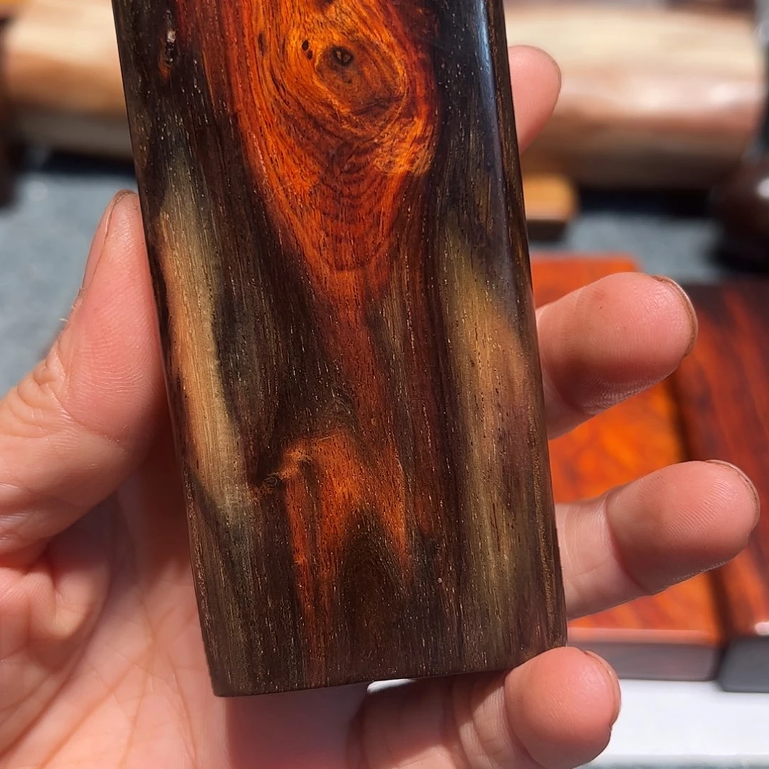 交趾黄檀（大红酸枝）洱*