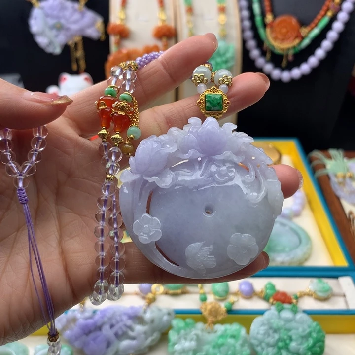 翡翠颈饰未镶嵌翡翠扣子