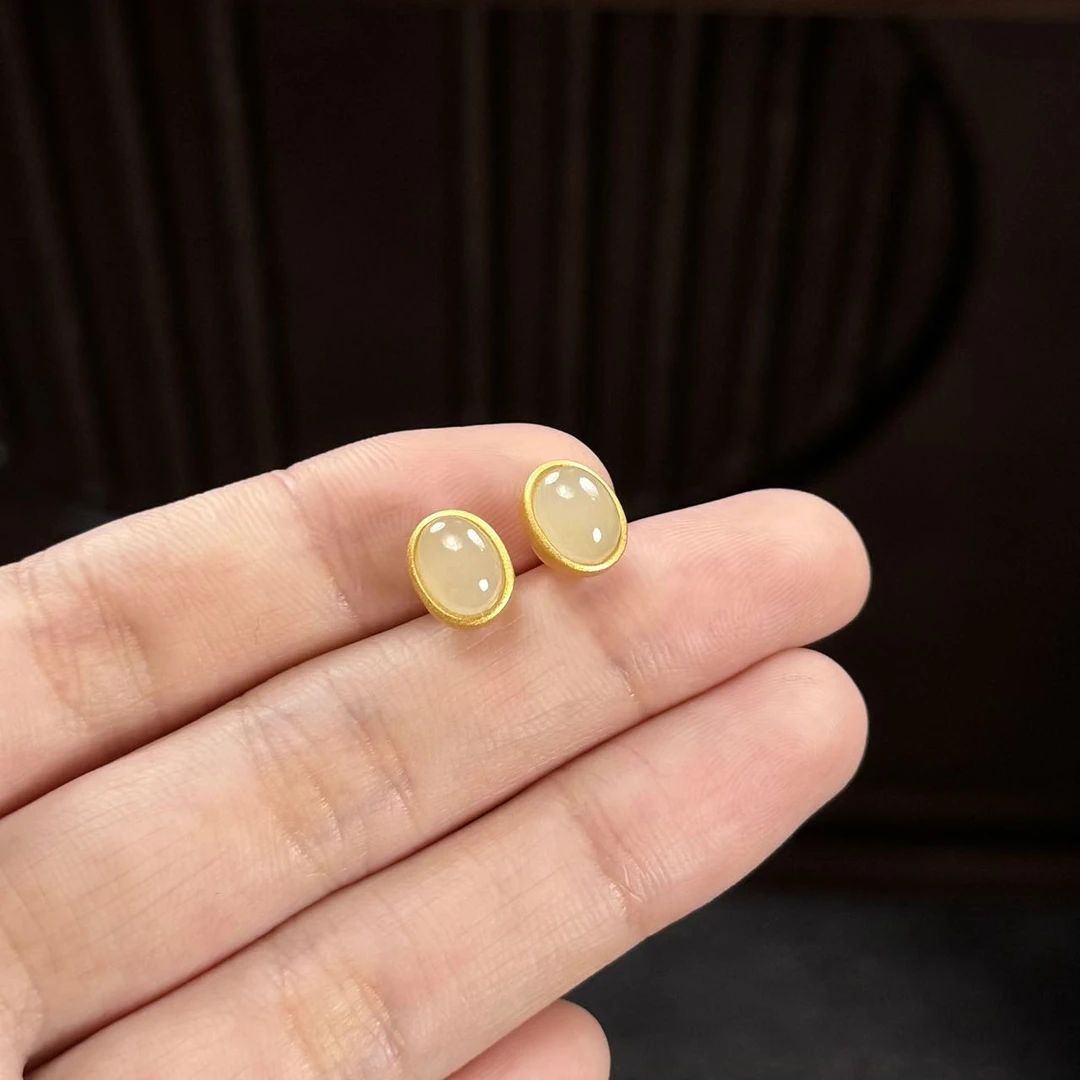 【故宫甄品】和田玉鸽子蛋面耳钉（多样性发其一）