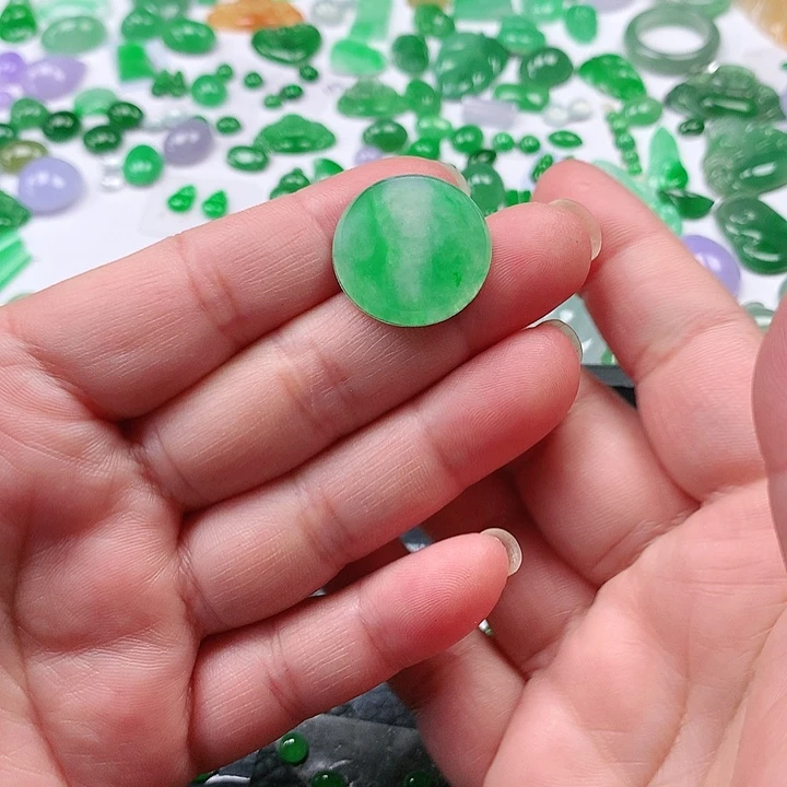 翡翠颈饰未镶嵌翡翠