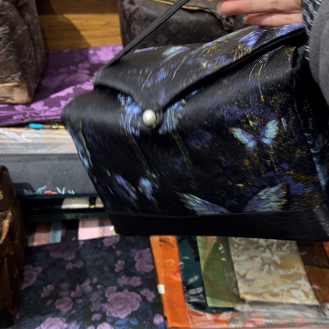 陶瓷。     陶瓷。