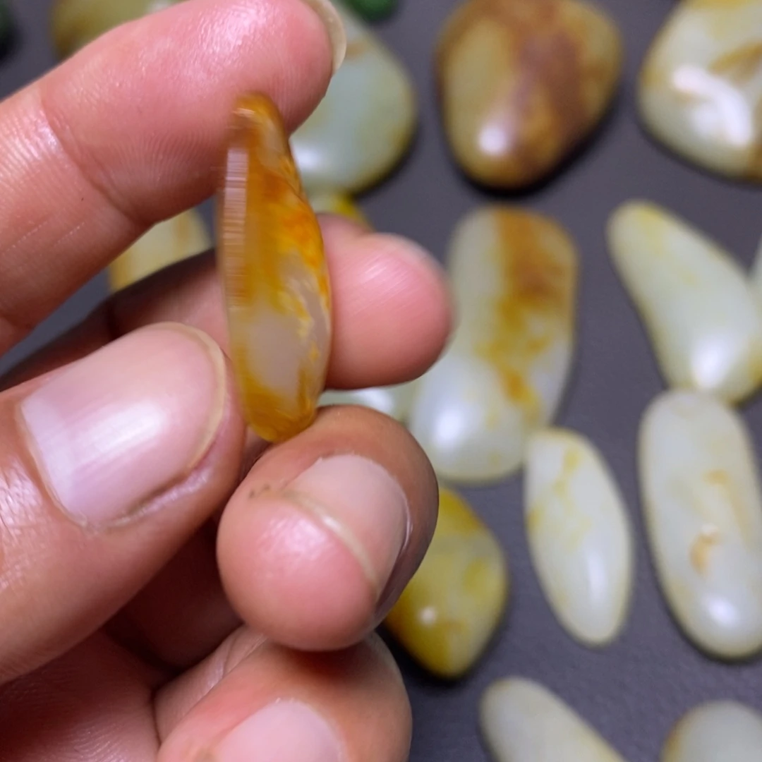 和田玉（糖玉）未镶嵌挂件