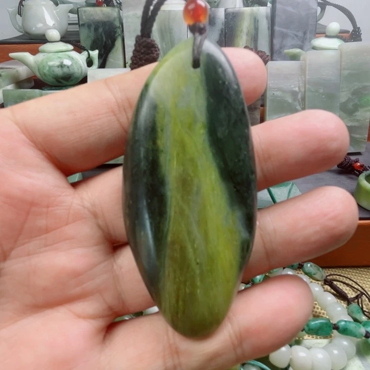 独山玉未镶嵌颈饰